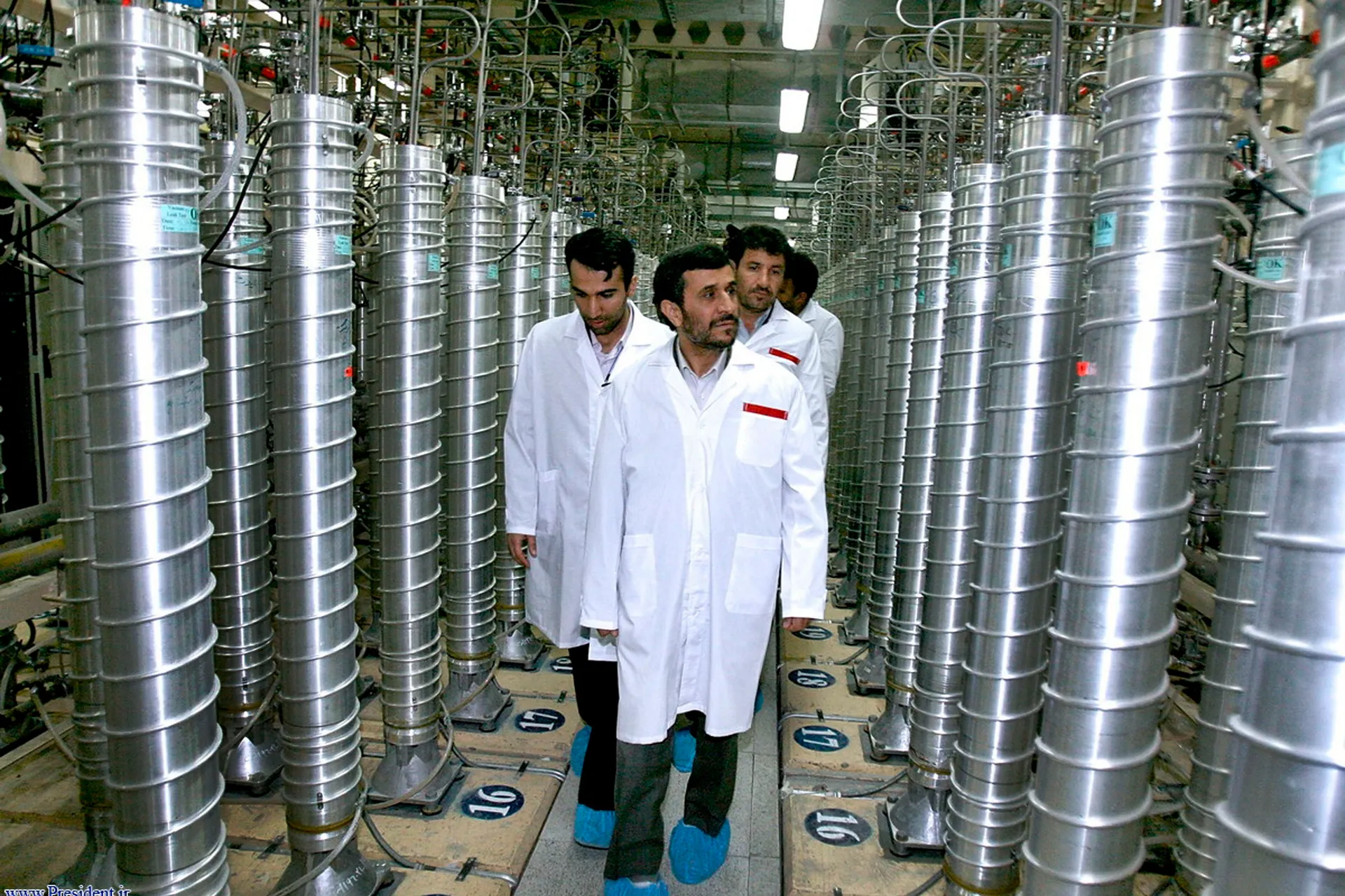 Ahmadinejad-at-Natanz-in-2008 Ahmadinejad-at-Natanz-in-2008